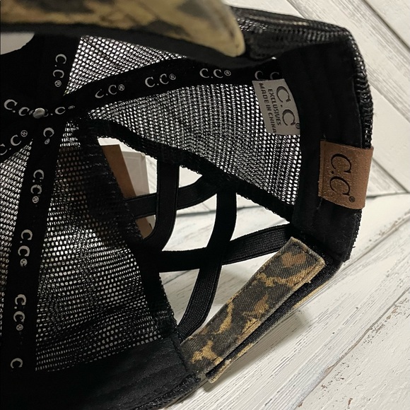 C.C ponytail cap hat crisscross leopard print - Picture 5 of 6